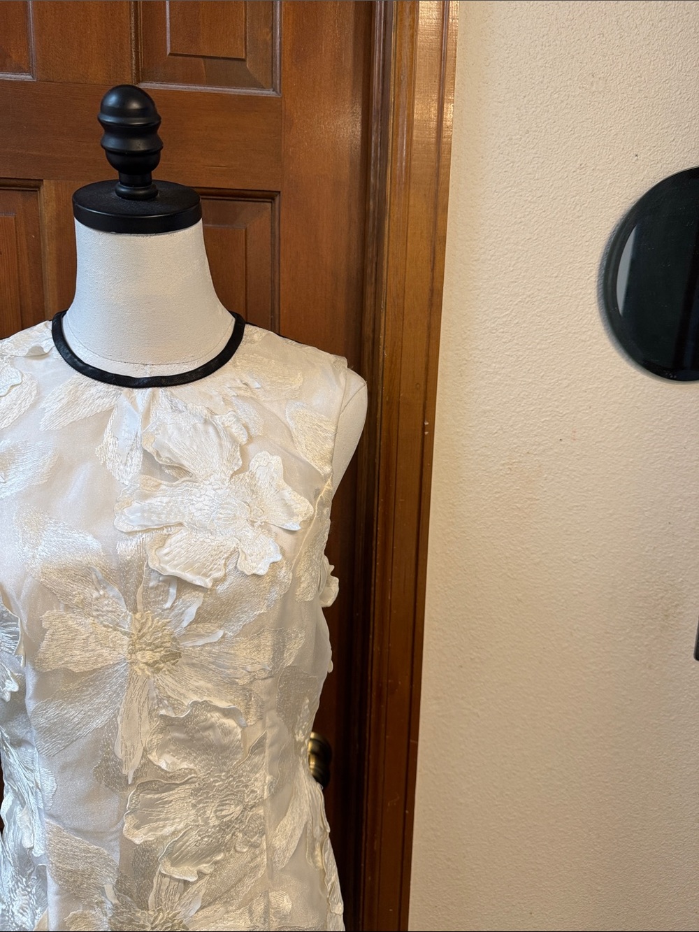 ERDEM White Floral Appliqué Sheath Dress with Black Trim Size 4 - Picture 4 of 9